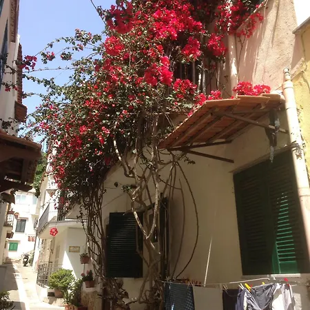 Guest house La Bouganville *